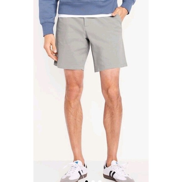 NWT Men's Old Navy Slim Built-in Flex Chino Shorts Size 40 Gray - Picture 1 of 11